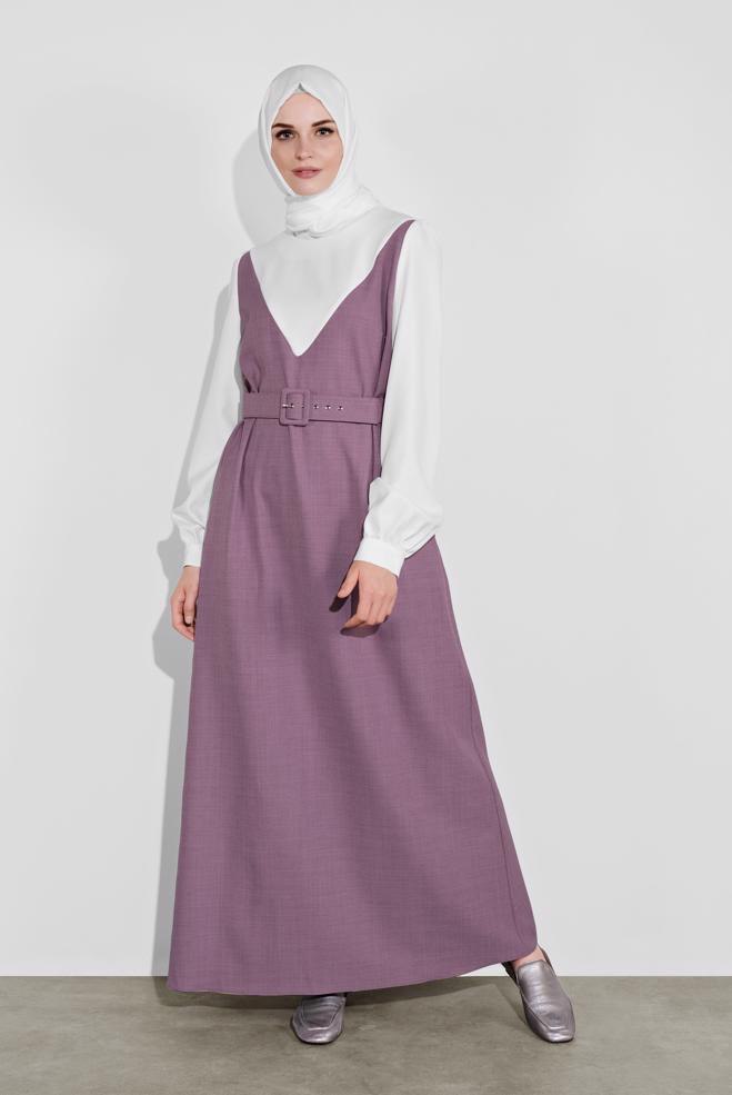 Langes Kleid in Lila mit V-Ausschnitt